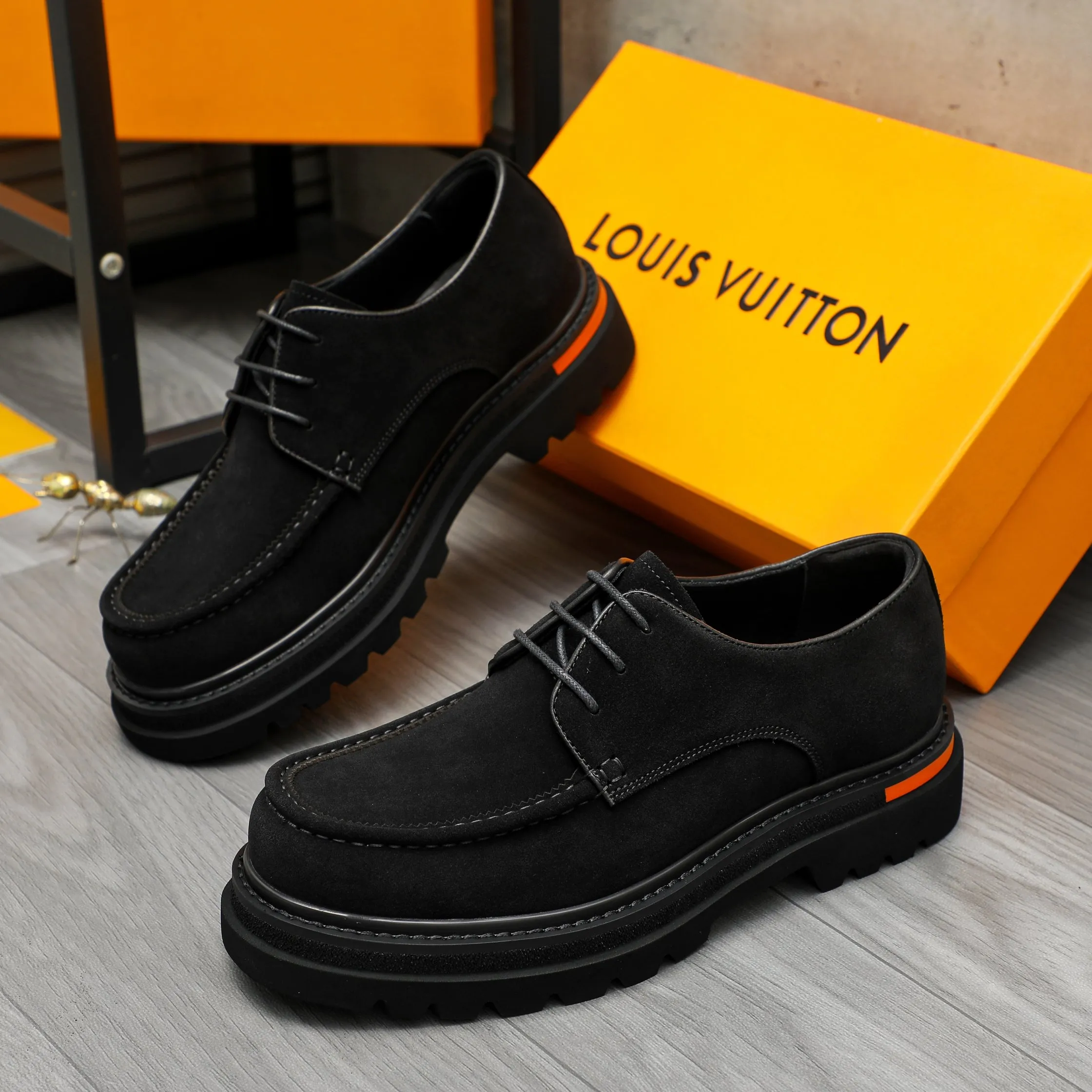 Men's shoes 💰620 Product trademark: LV "Louis Vuitton" business casual lace-up leather shoes Regular size: 37-46 Product materials: Selected high-quality frosted cowhide upper, pigskin lining, rubber outsole